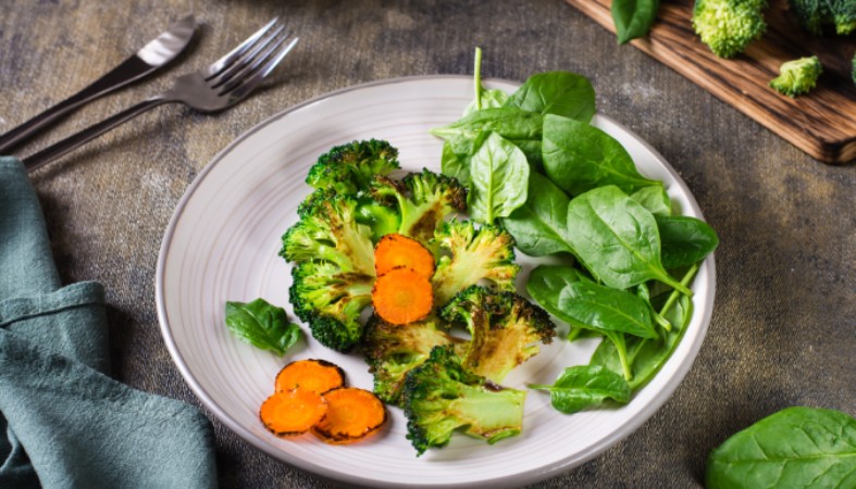 Jednostavni karfiol, brokoli, tikvica i šargarepa