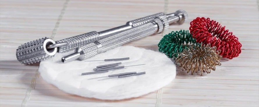 Akupunktura Su Jok Medicinski alat sa iglicama za akupunkturu su jok.